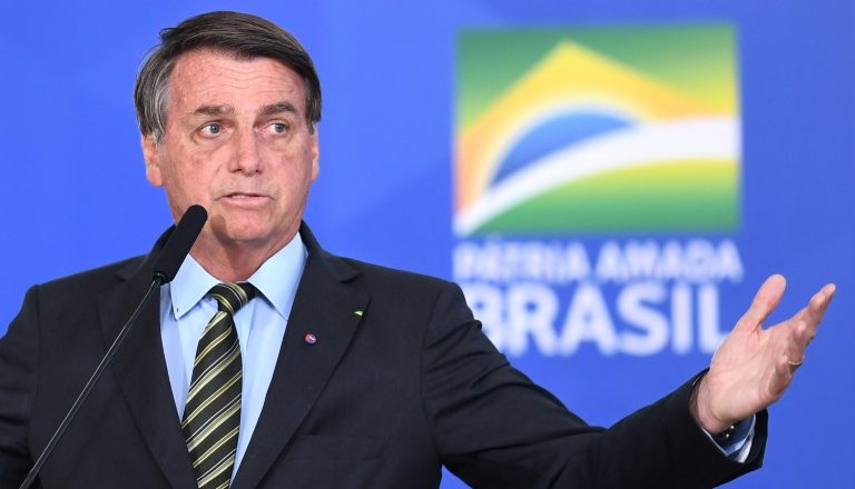 Bolsonaro mente em live e diz que nunca chamou Covid-19 de ‘gripezinha’ – ISTOÉ