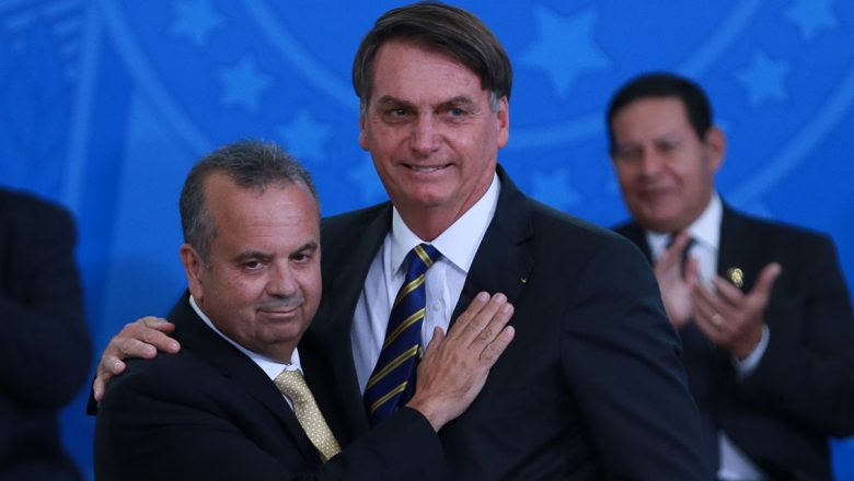 Bolsonaro vai à comemoração de aniversário de ministro Rogério Marinho