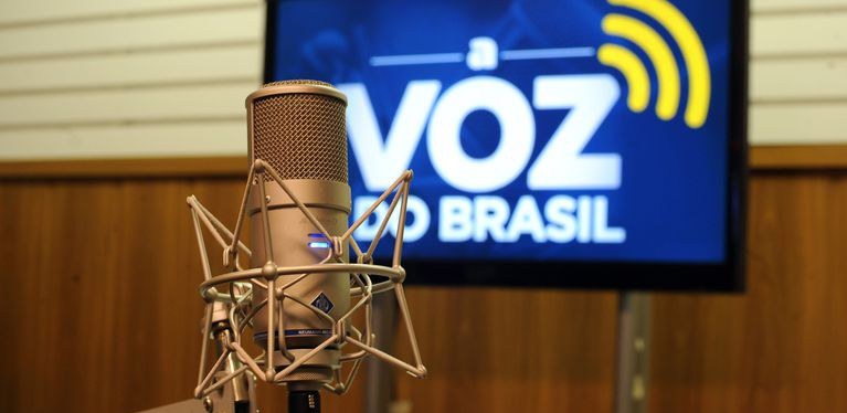 Emissoras podem trocar ‘A Voz do Brasil’ por futebol