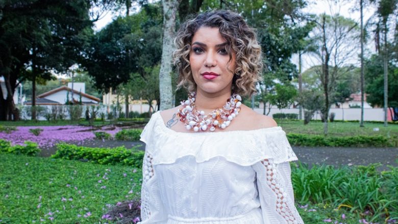 Erika Priscilla lança clipe com a versão acústico de seu novo single – Tudo Mudou