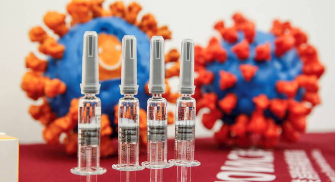 Ministério da Saúde diz ter acordos para acesso a 142 milhões de doses de vacina