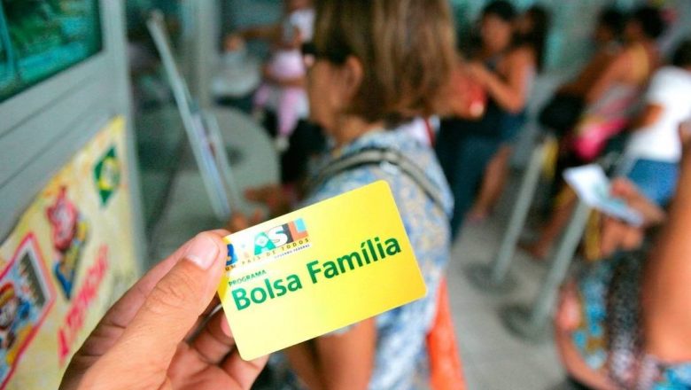 Novo Bolsa Família pode ter auxílio-creche de R$ 200 e prêmio de R$ 1 mil para bons alunos