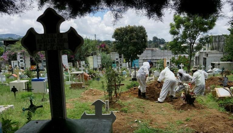 Pandemia impõe restrições à visitação nos cemitérios no Dia de Finados