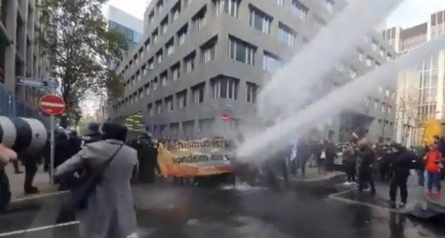 Polícia usa água para dispersar protestos contra ‘lockdown’ na Alemanha