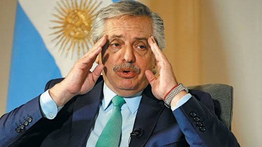 Presidente da Argentina torna-se alvo de denúncia