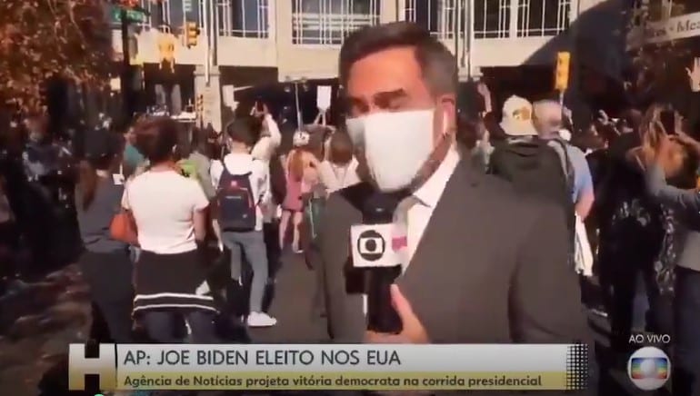 Repórter da Globo não sabe se fala “aglomeração” ou “festa” em celebração da vitória de Biden