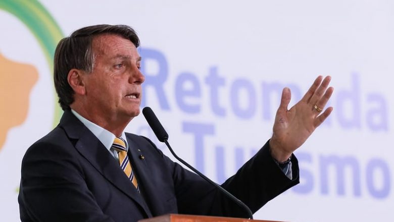 “Tem que deixar de ser um país de maricas”, diz Bolsonaro