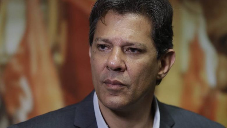 “Vai ser preso nos próximos dias por ter roubado o povo do Rio de Janeiro” — diz Haddad sobre Flávio Bolsonaro