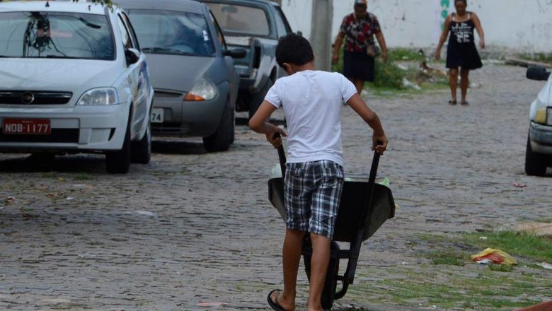 Apesar de queda, trabalho infantil ainda atinge 1,768 milhão, segundo o IBGE