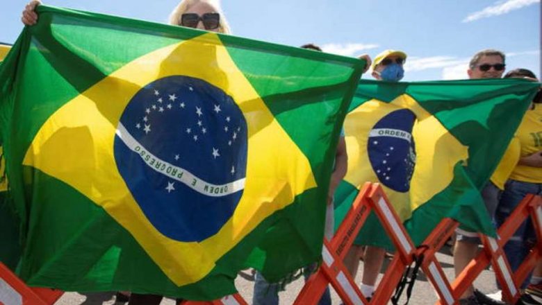 Apoiadores de Bolsonaro fazem manifestações a favor do voto impresso