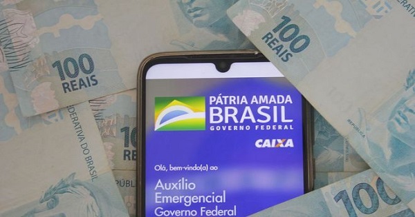 Auxílio de R$300 e R$600 tem calendário de pagamentos LIBERADO até 2021 – Notícias Concursos