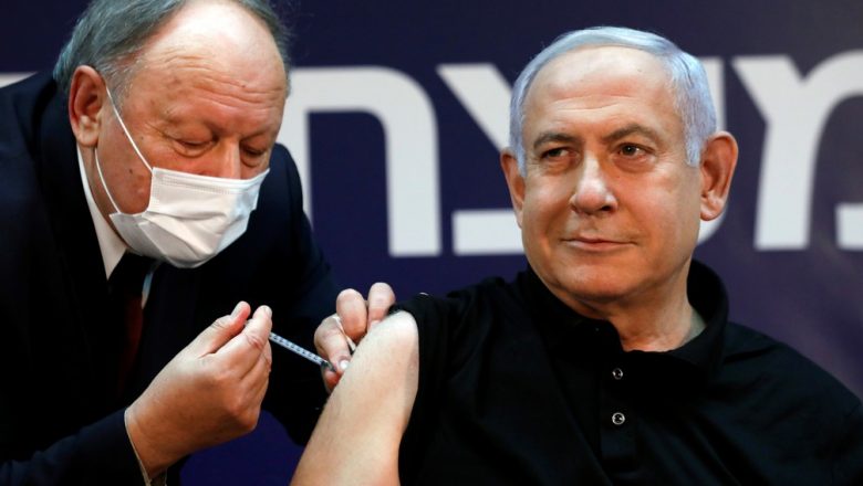 Benjamin Netanyahu toma vacina contra a Covid-19 em Israel