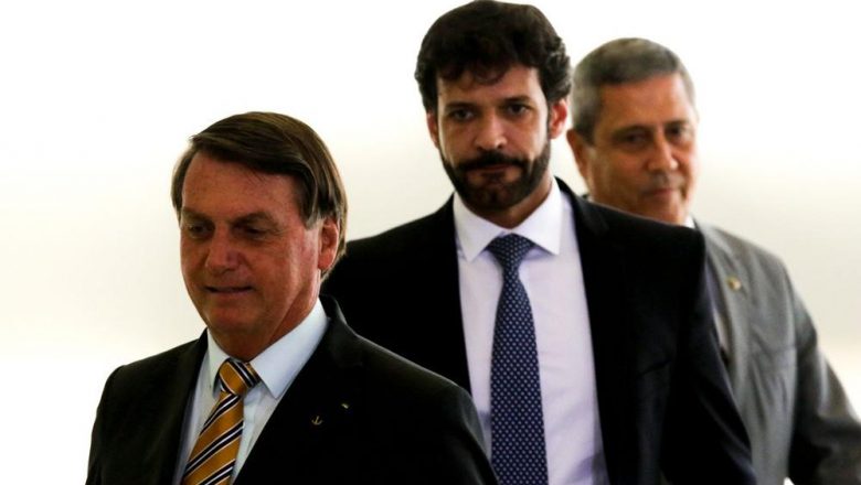 Bolsonaro demite ministro do Turismo após divergências com Luiz Eduardo Ramos