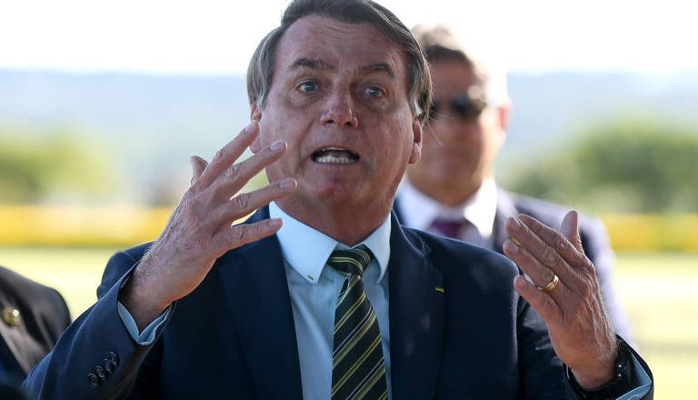 Bolsonaro: “Querem me derrubar para voltarem a mamar nos cofres públicos”