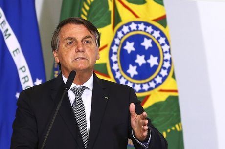 Bolsonaro retruca jornalista da Globo: ‘Vamos falar do 1 bilhão de dólares roubados pela família Marinho?’