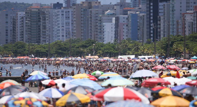 Cidades paulistas ignoram decreto de Doria e recebem turistas