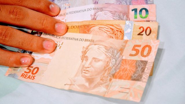 Economia na pandemia: PIB tem alta de 7,7% no 3º tri, mas ritmo não é sustentável, dizem economistas – BBC News Brasil
