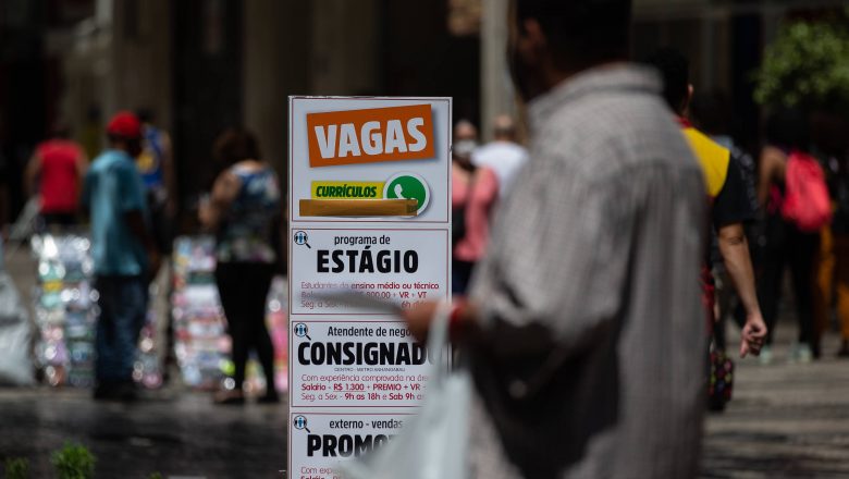 Enquanto Brasil cresce apenas 2,2% na década, mundo avança 30,5% – Folha de S.Paulo