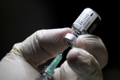 Governo simplifica entrada de vacinas contra Covid-19 no país