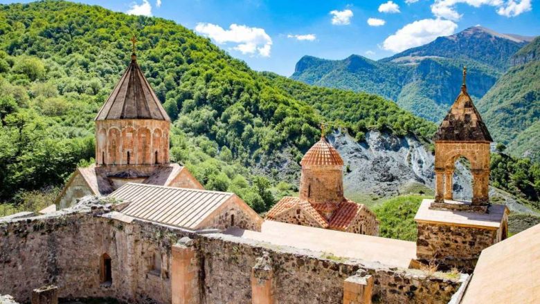 Igrejas cristãs armênias são entregues a mulçumanos