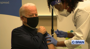 Joe Biden recebe 1ª dose de vacina contra a covid-19