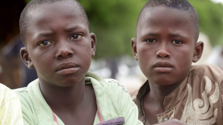 Mais de 300 garotos sequestrados são libertados na Nigéria