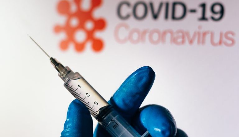 México aplica primeira vacina contra a Covid-19 em uma enfermeira