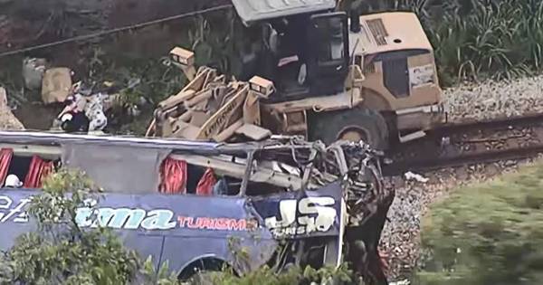 Ônibus cai de viaduto e deixa ao menos 16 mortos em Minas – HORA 7
