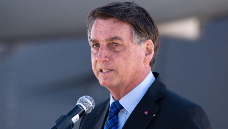 Presidente Bolsonaro anuncia que quem tomar a vacina terá que assinar ‘termo de responsabilidade’