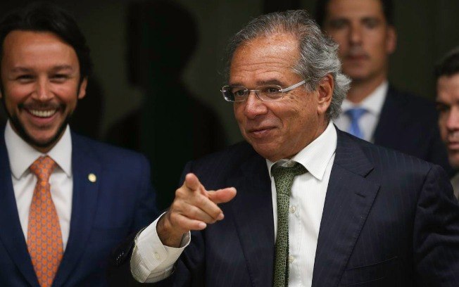 Recorde: Paulo Guedes anuncia maior criação de empregos da História para o mês de novembro