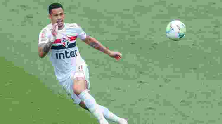 São Paulo marca em nova jogada ensaiada, vence Sport e amplia liderança – UOL Esporte