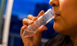 USP apresenta teste rápido para Covid através da coleta de saliva