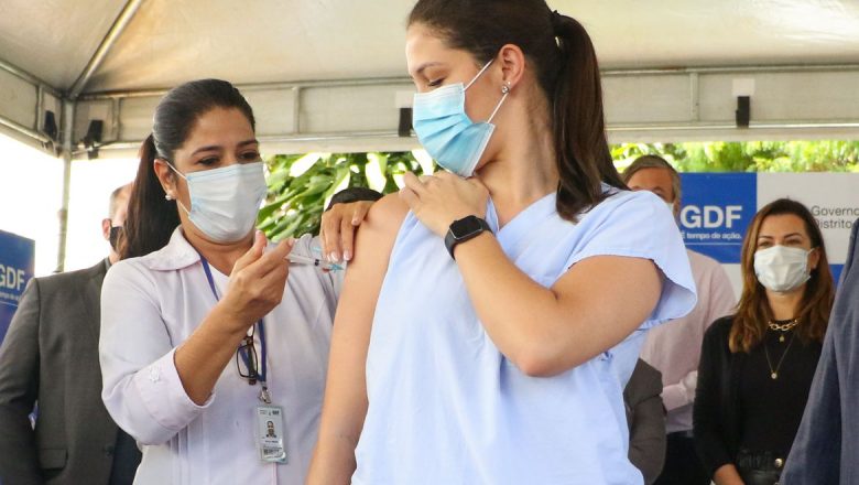 Ação de Defensorias e MPs pede publicação da lista de vacinados no site da prefeitura de Manaus