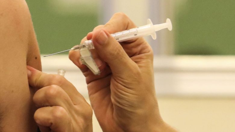 Aliança Covax enviará de 10 a 14 milhões de doses da vacina de Oxford ao Brasil a partir de fevereiro, diz Ministério da Saúde