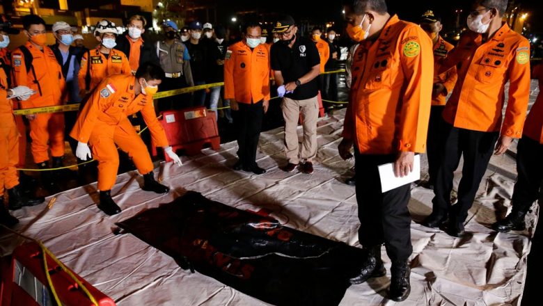 Avião que caiu com 62 pessoas na Indonésia estava em condições de voar, diz companhia