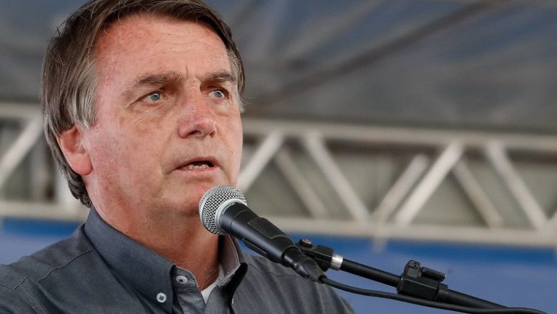 Bolsonaro critica politização de tratamento precoce contra a covid-19