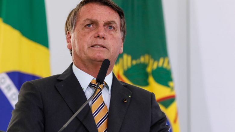 Bolsonaro edita decreto que reabre crédito extra de mais de R$ 1,6 bilhão para a aquisição de vacinas