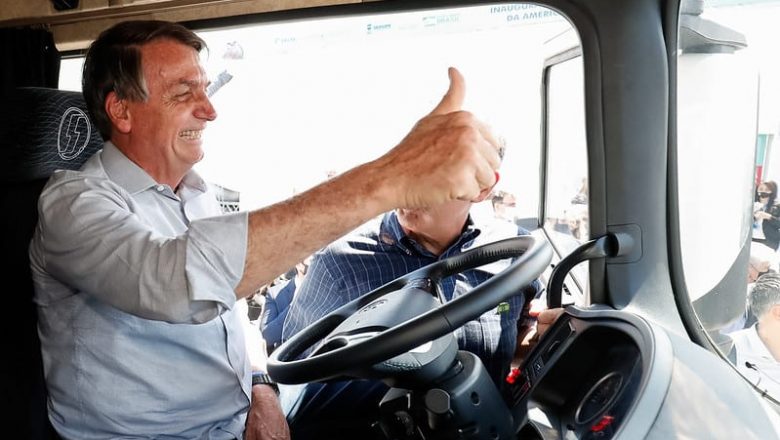 Bolsonaro faz apelo para que caminhoneiros não façam greve