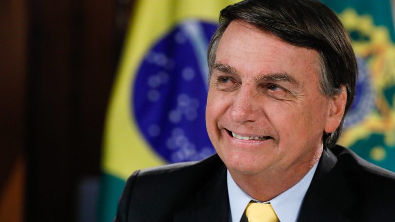 Bolsonaro sobre episódio com leite condensado: “Em 2014, Dilma comprou mais do que eu”