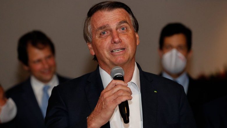 Bolsonaro: ‘Vacina é do Brasil, não é de nenhum governador’
