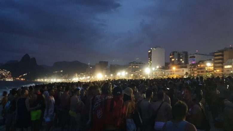 Centenas de pessoas no início desta noite de réveillon nas praias de Ipanema e Recreio