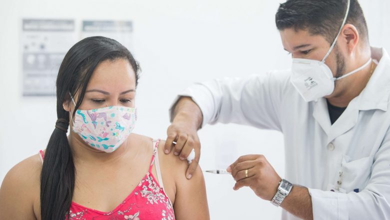 Coronavírus: Brasil está na 10ª posição do ‘ranking’ mundial da vacinação