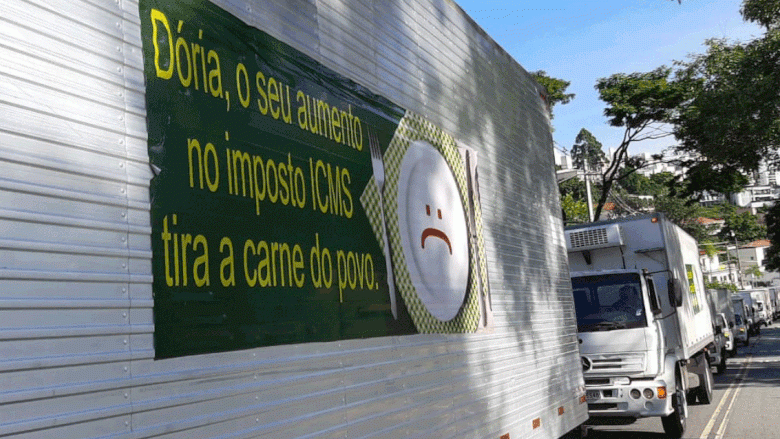 Em São Paulo, caminhoneiros protestam contra Doria