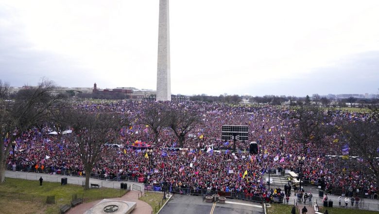 Na capital dos EUA, manifestantes se reúnem contra certificação de Biden como presidente