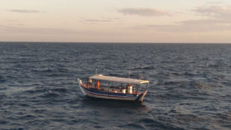 Pescadores desaparecem no mar da Bahia e são achados à deriva cerca de 4 dias depois
