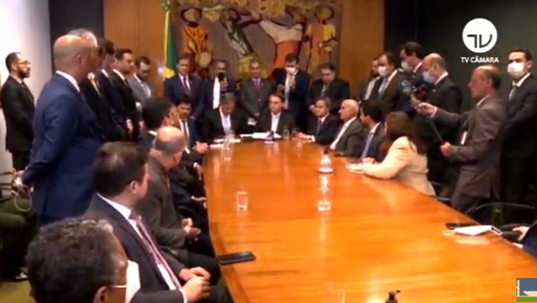 Bolsonaro entrega projeto de privatização dos Correios ao Congresso