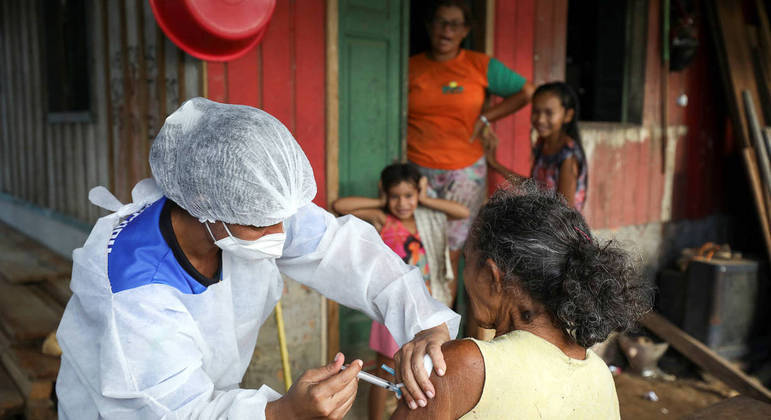 Com mais de 2,5 milhões de doses, Brasil é 8º em ranking de vacinação
