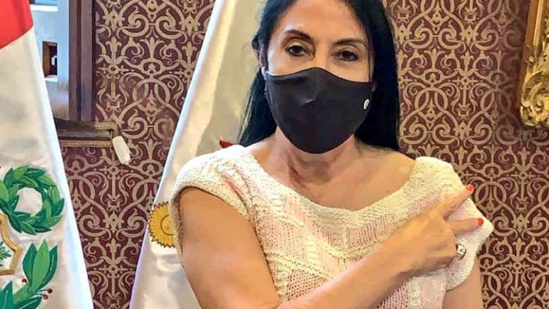 Covid-19: ministra do Peru renuncia depois de reconhecer ter furado a fila da vacinação