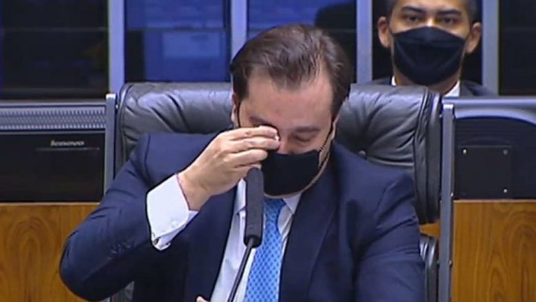 Em seu último discurso como presidente da Câmara dos Deputados, Rodrigo maia se emocina e chora