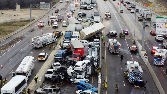 EUA: Engavetamento com 100 carros mata 5 e deixa 36 hospitalizados